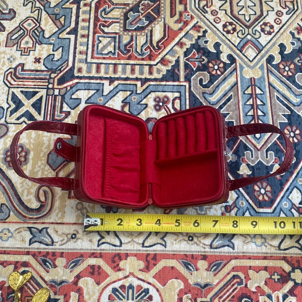 Compact Jewelry carrying case